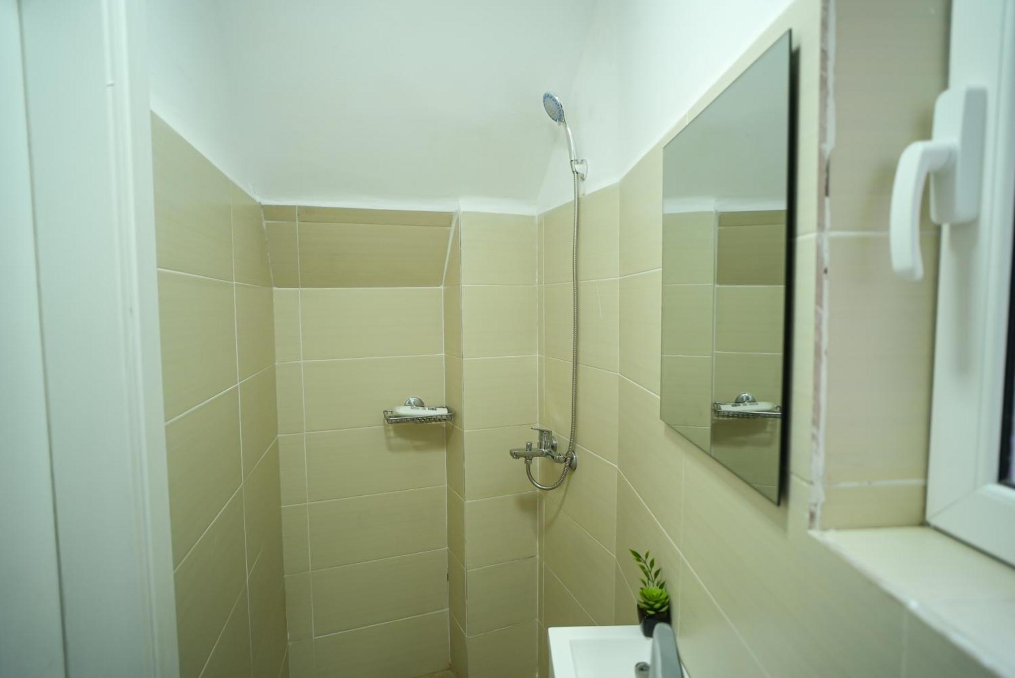 Grandpa House - Studio App.2 Tirana Esterno foto