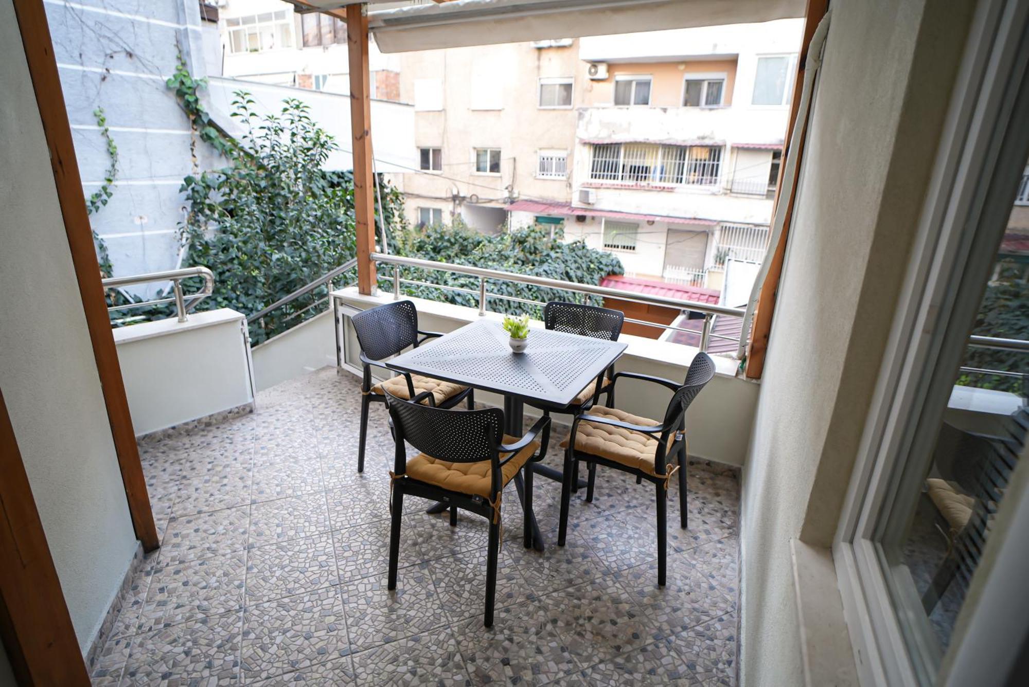 Grandpa House - Studio App.2 Tirana Esterno foto